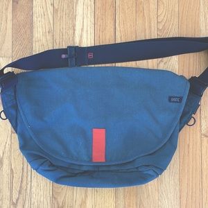 Special Edition grey Rickshaw messenger bag with orange lining